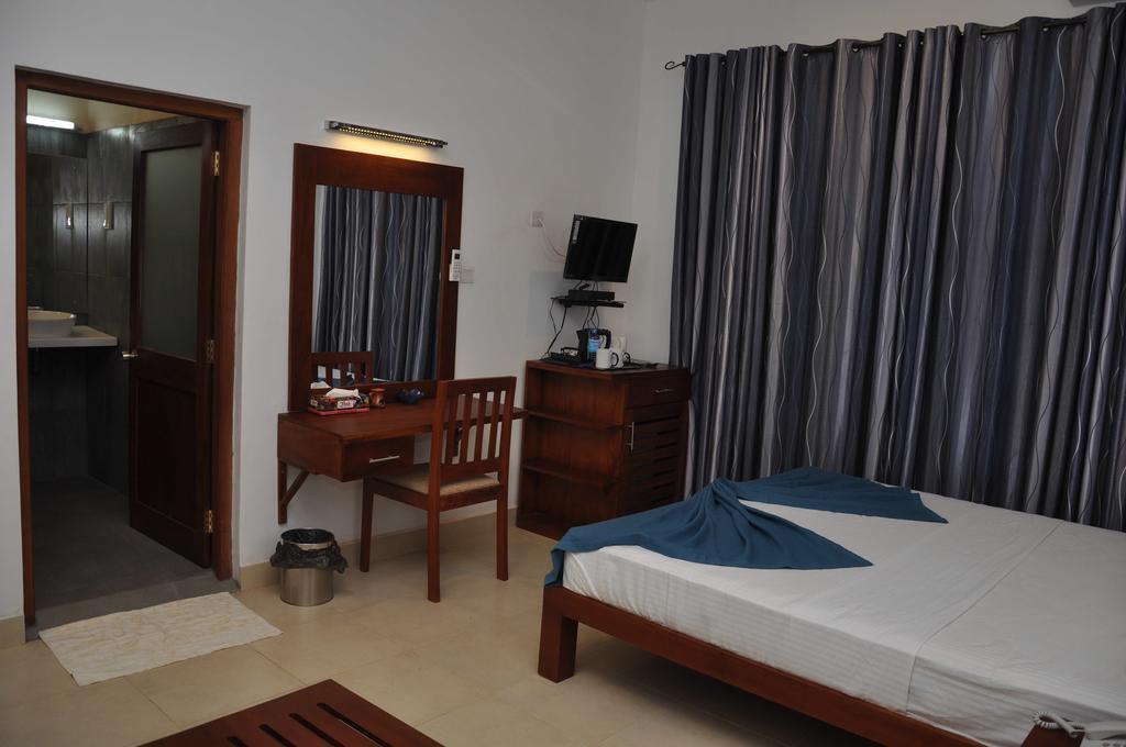 Aarya Hotel Pinnawala Zimmer foto