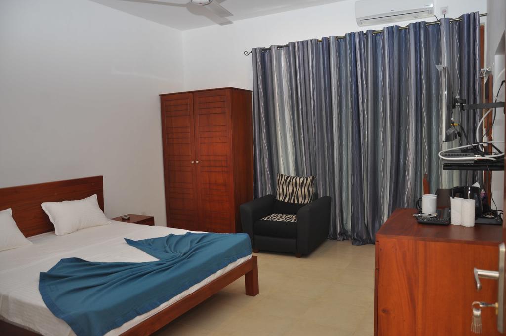 Aarya Hotel Pinnawala Zimmer foto