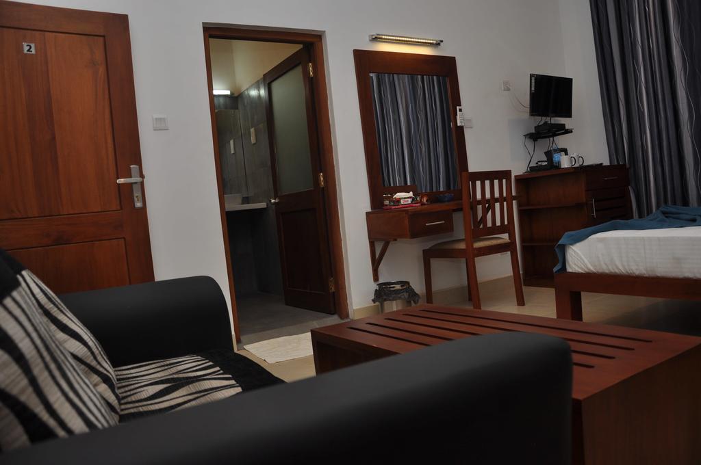 Aarya Hotel Pinnawala Zimmer foto